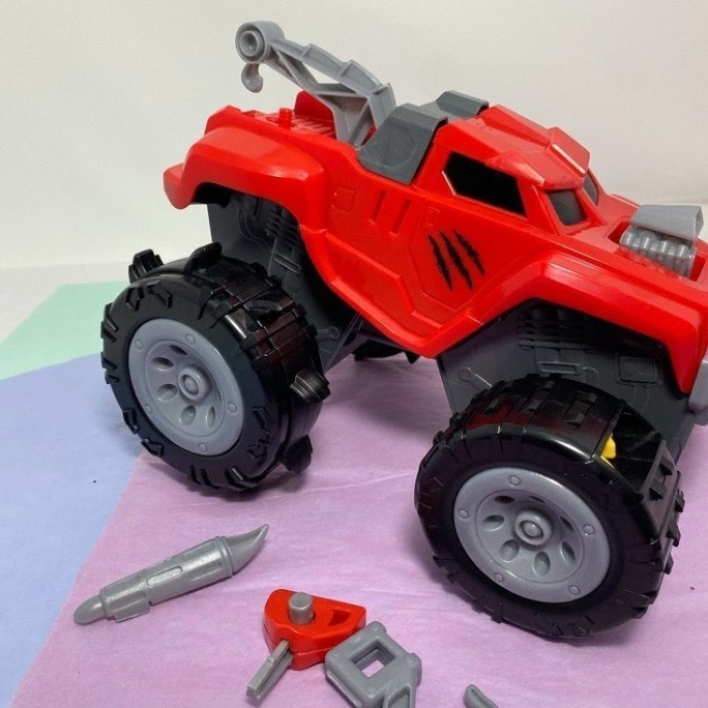 The Animal - Interactive Unboxing Toy Truck with Retractable Claws, Ligh…